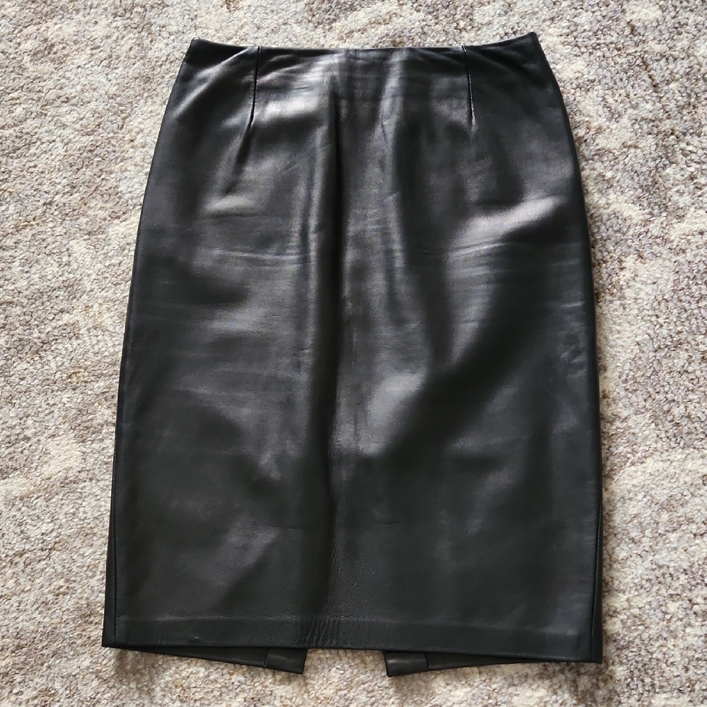Danier Sleek Black Pencil Skirt